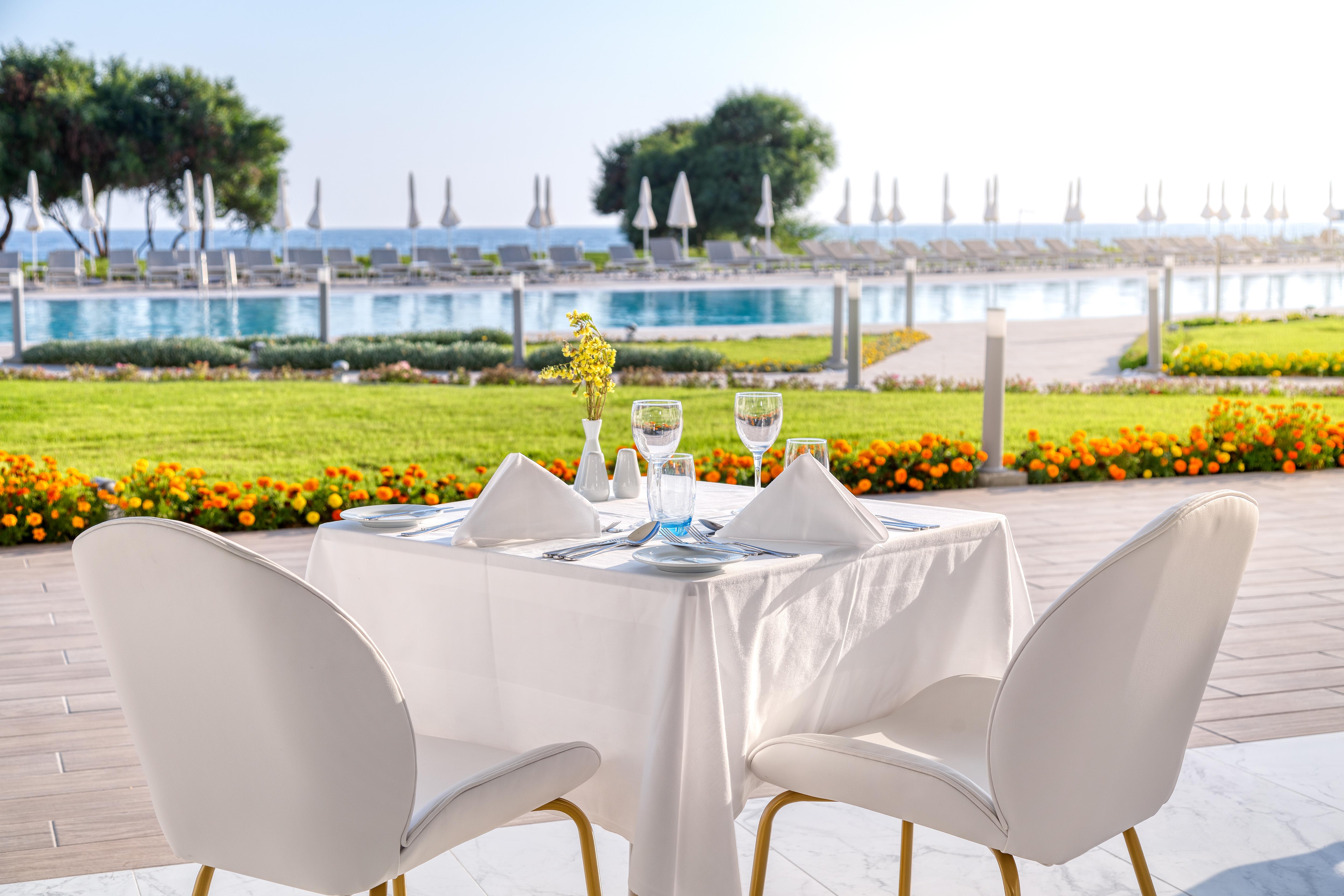 Ivi Mare - Designed For Adults By Louis Hotels Geroskipou المظهر الخارجي الصورة The resort's pool