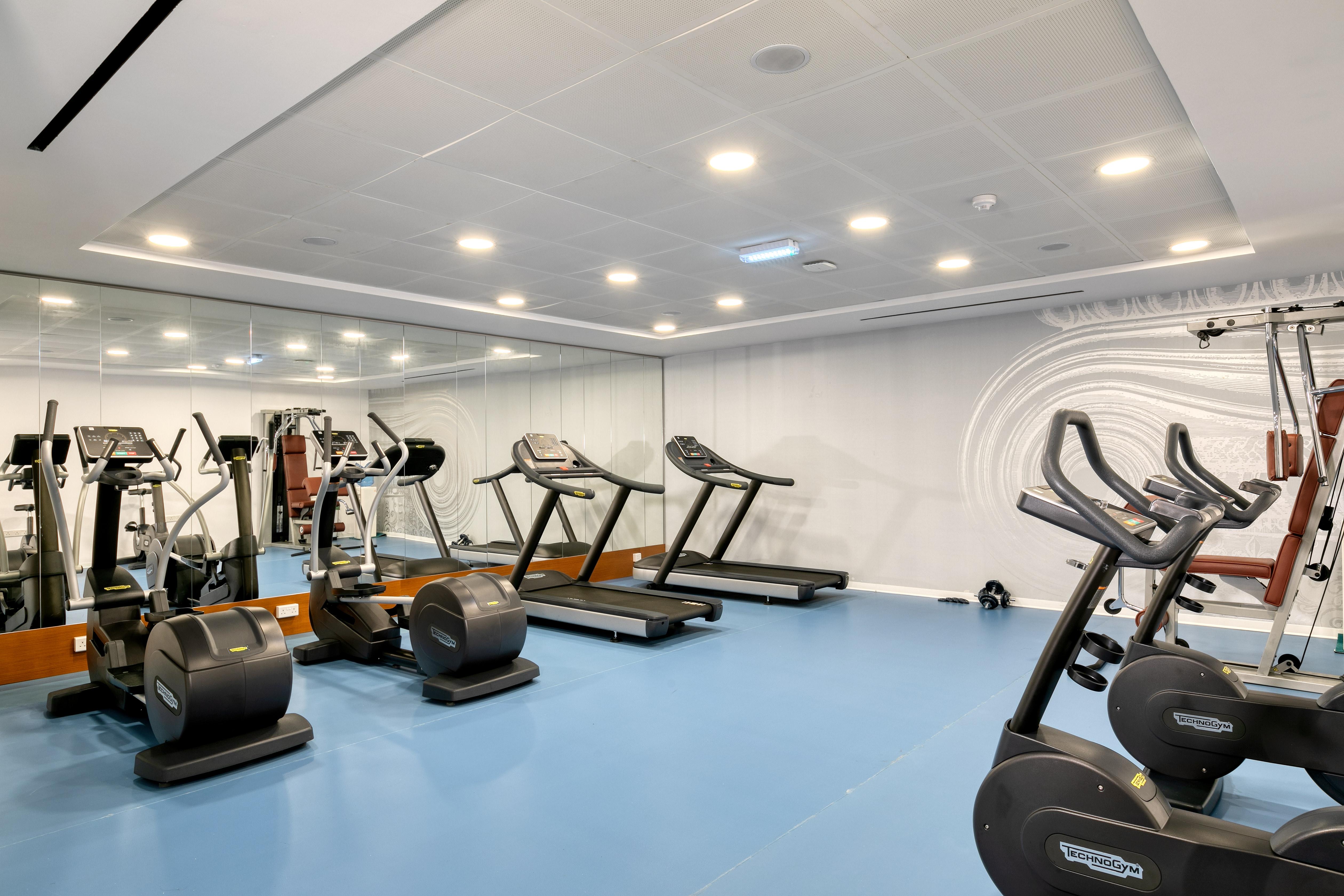 Ivi Mare - Designed For Adults By Louis Hotels Geroskipou المظهر الخارجي الصورة The gym at the hotel