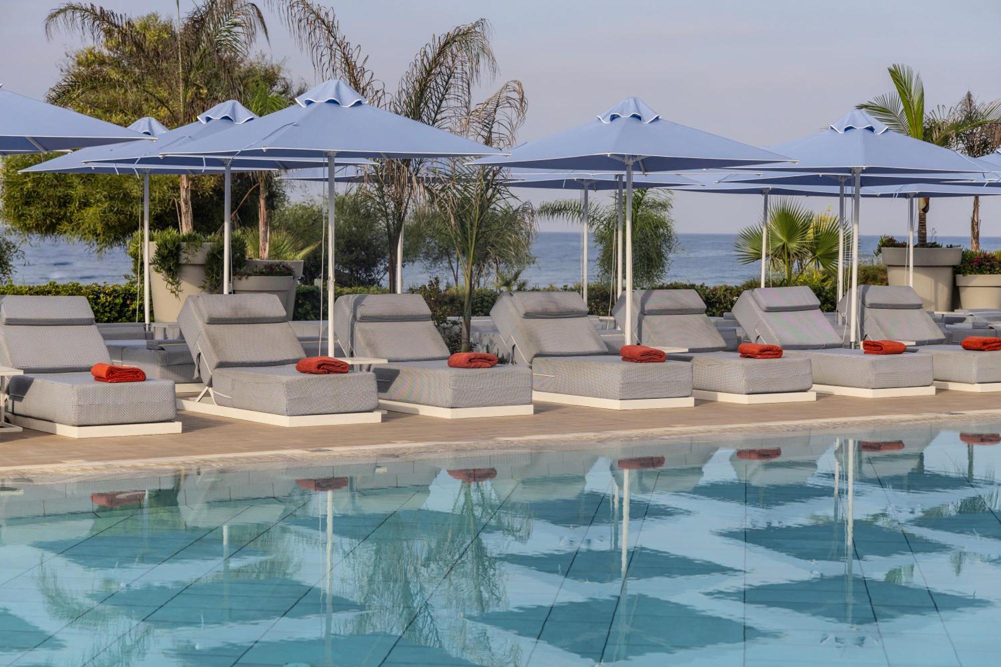 Ivi Mare - Designed For Adults By Louis Hotels Geroskipou المظهر الخارجي الصورة Pool at the Westin Athens