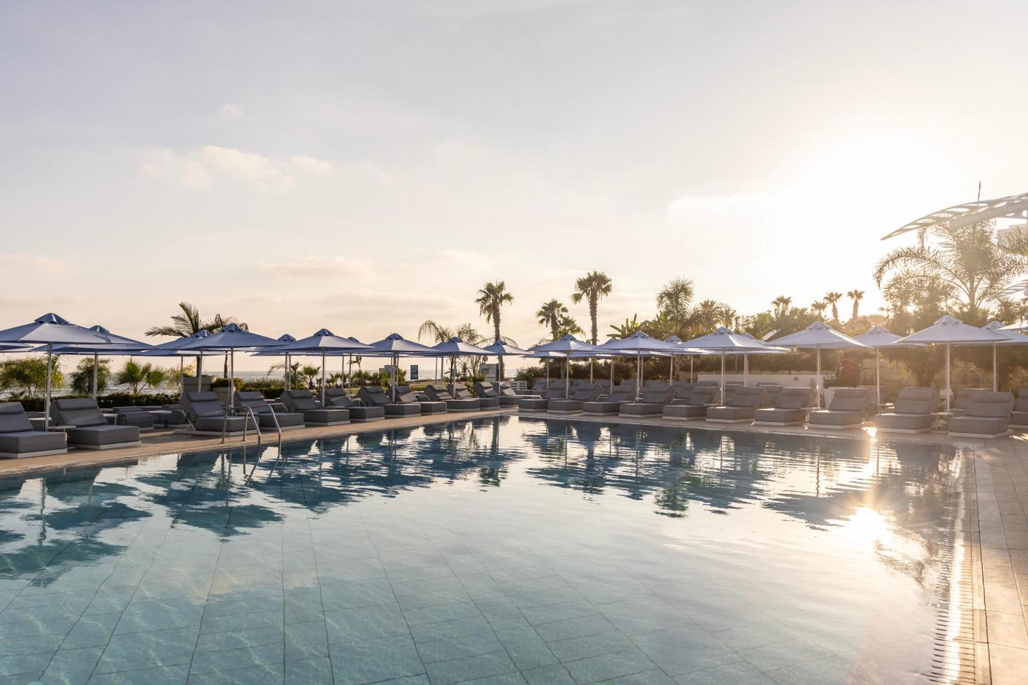 Ivi Mare - Designed For Adults By Louis Hotels Geroskipou المظهر الخارجي الصورة The pool at the Westin Resort