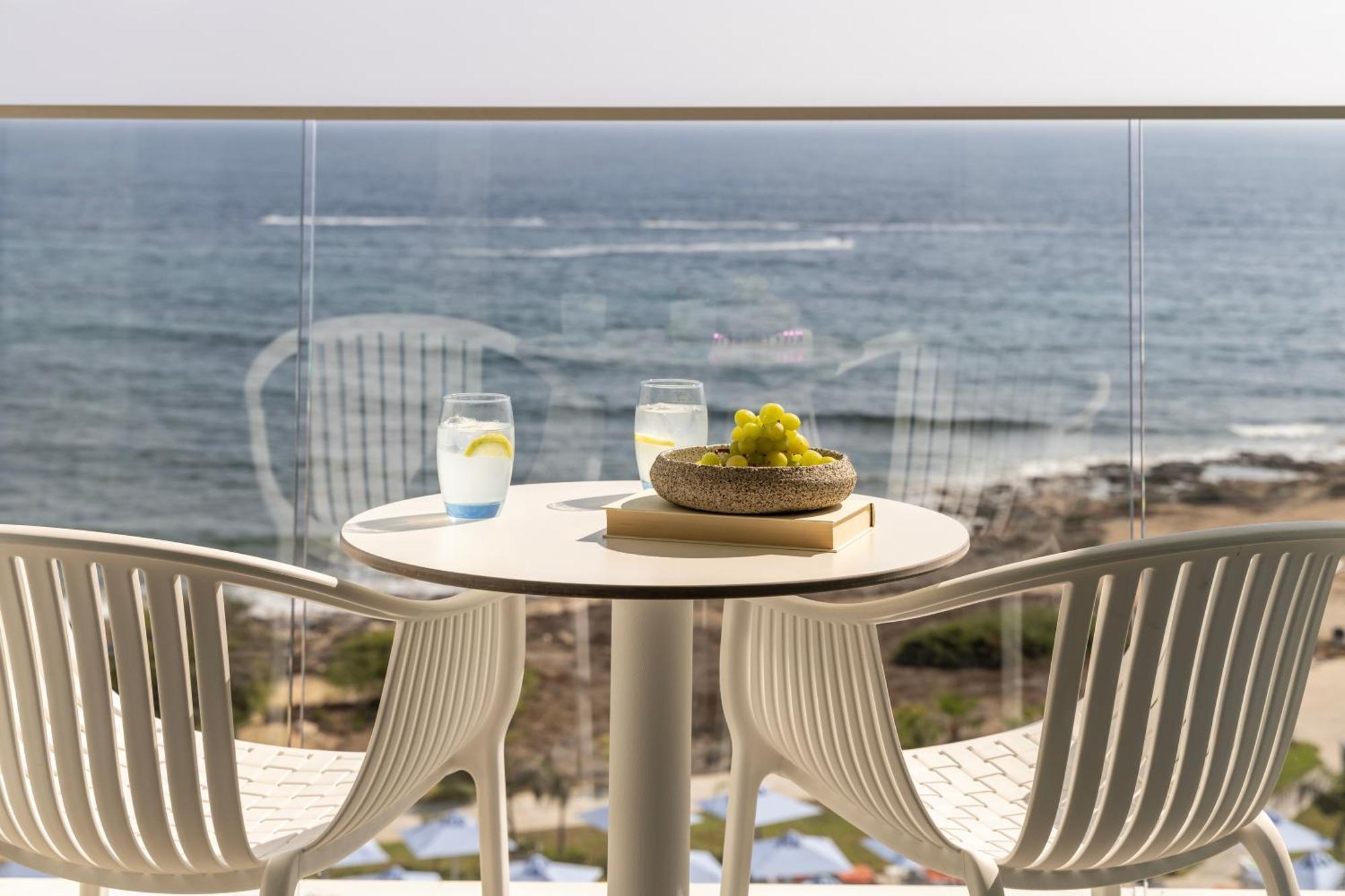 Ivi Mare - Designed For Adults By Louis Hotels Geroskipou المظهر الخارجي الصورة View from the hotel