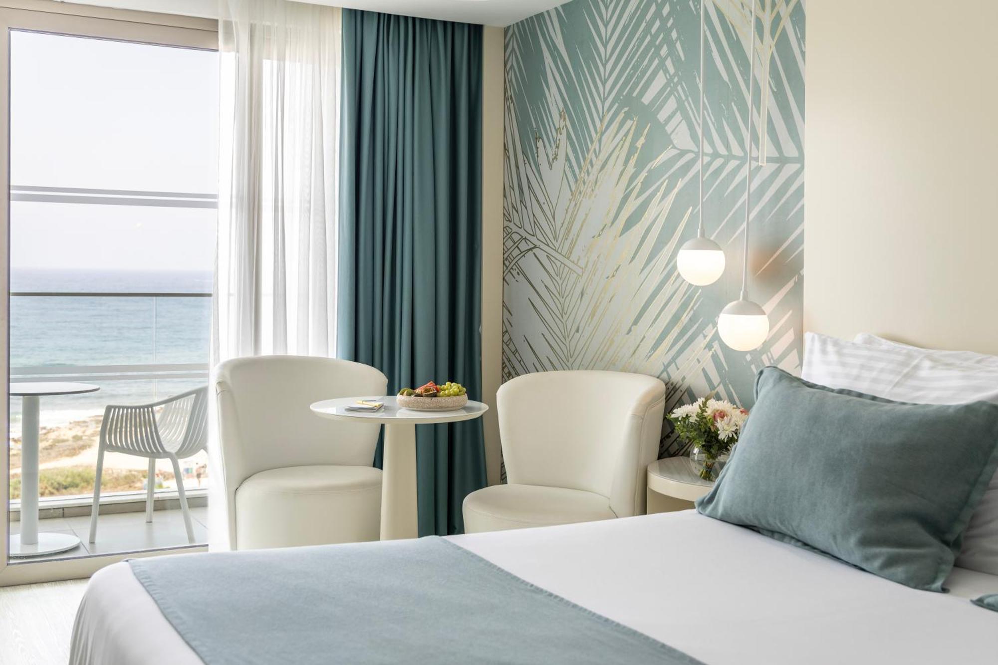 Ivi Mare - Designed For Adults By Louis Hotels Geroskipou المظهر الخارجي الصورة A room at the hotel