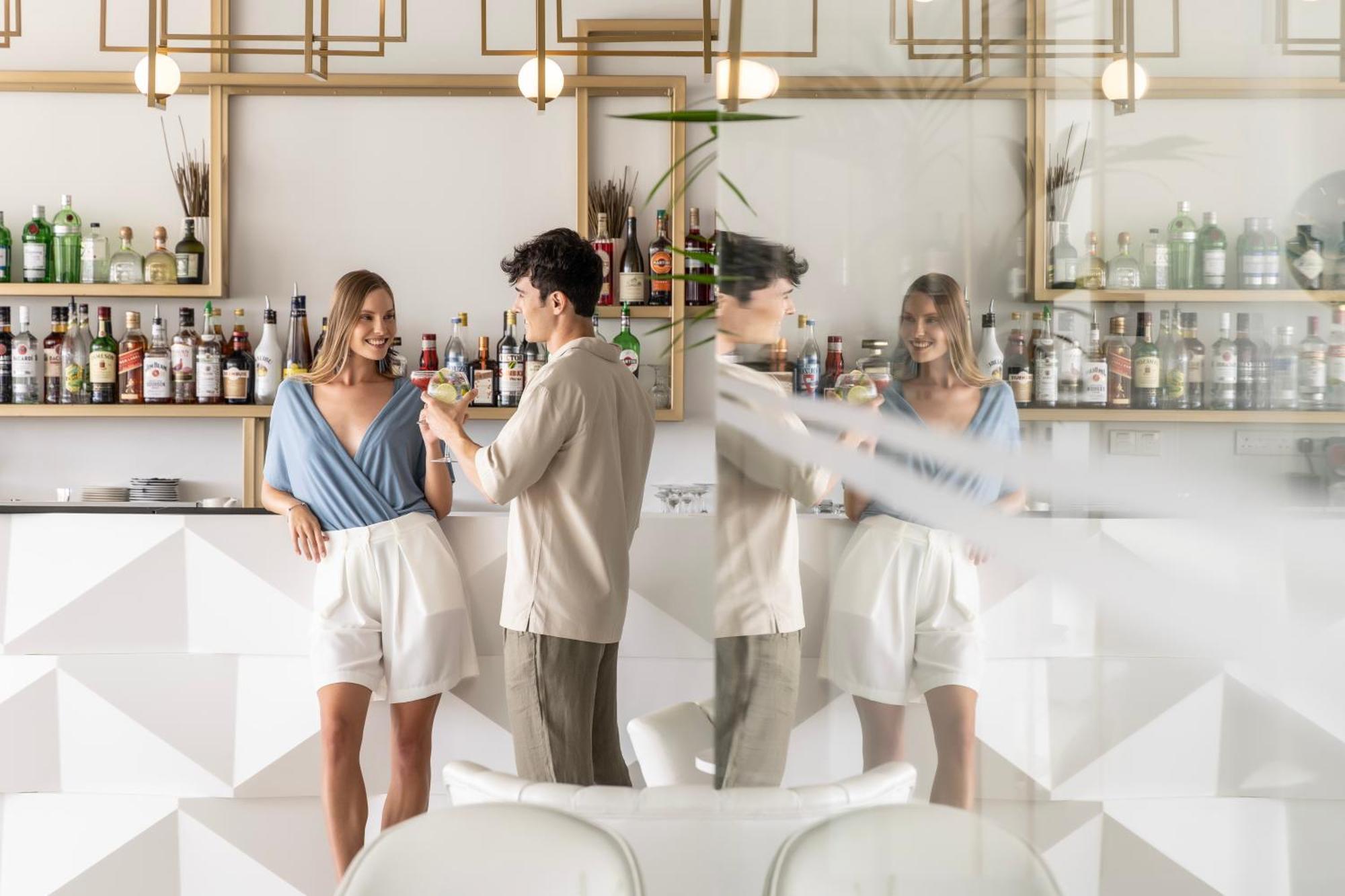 Ivi Mare - Designed For Adults By Louis Hotels Geroskipou المظهر الخارجي الصورة The bar at the hotel